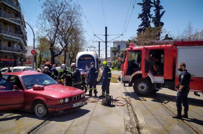  Τροχαίο στο Νέο Κόσμο: Σύγκρουση τραμ με ΙΧ