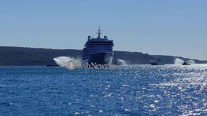  Με αψίδες νερού υποδέχτηκαν τα κρουαζιερόπλοια στα Χανιά (vids-εικόνες)