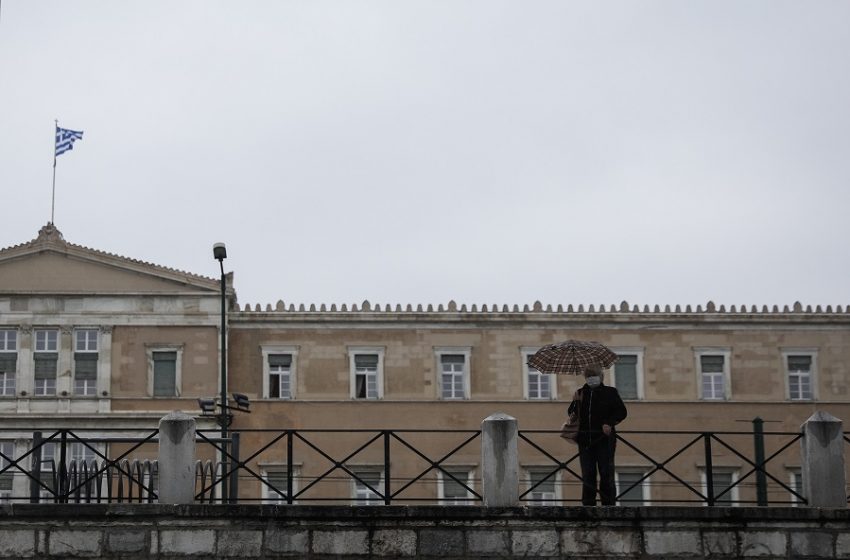  Καιρός: Βροχές και σποραδικές καταιγίδες έως το βράδυ του Σαββάτου