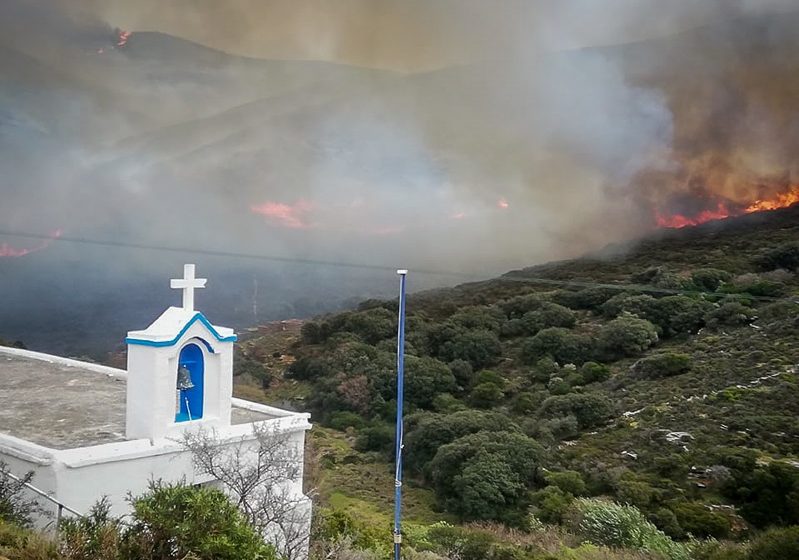  Σε εξέλιξη πυρκαγιά στη Βοιωτία