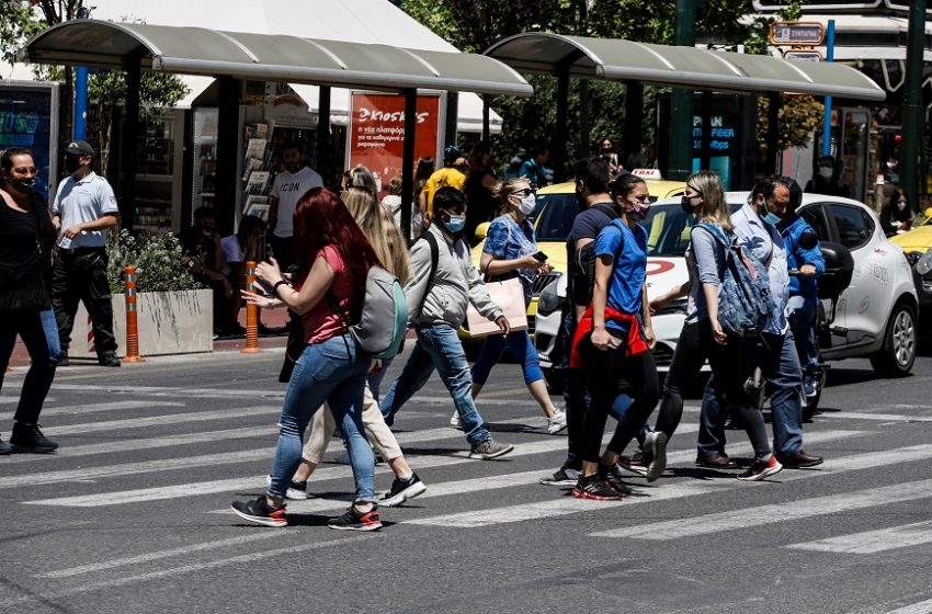  Οι ειδικοί απαντούν: Μέχρι πότε θα φοράμε μάσκα