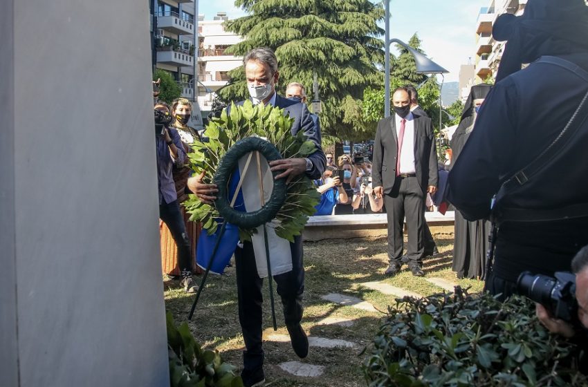  Στεφάνι για τα θύματα της Γενοκτονίας των Ποντίων κατέθεσε στην Καλαμαριά ο Μητσοτάκης – Διαμαρτυρία του Π.Α.ΜΕ (vid)