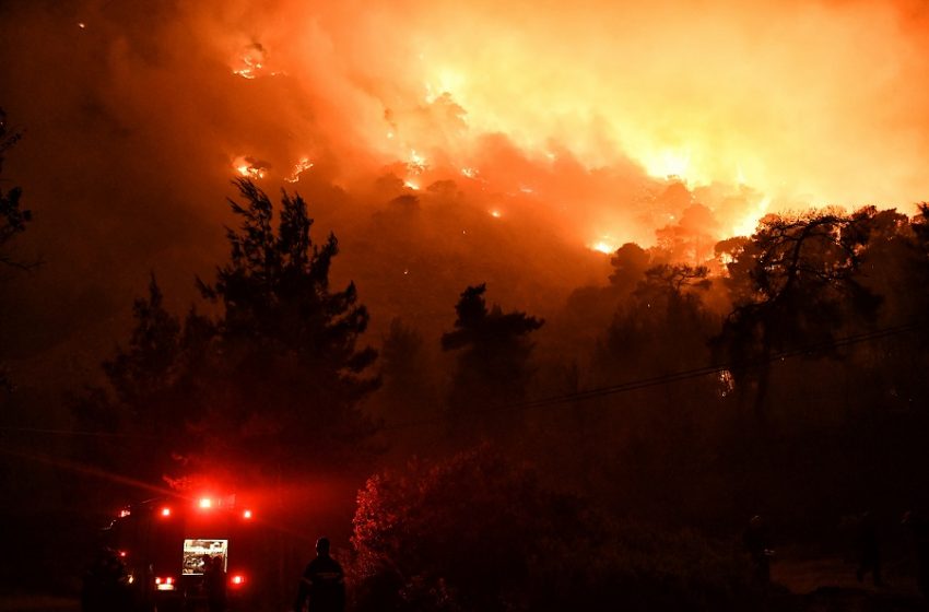  Φωτιά στην Κορινθία: Αγωνία και εικόνες καταστροφής