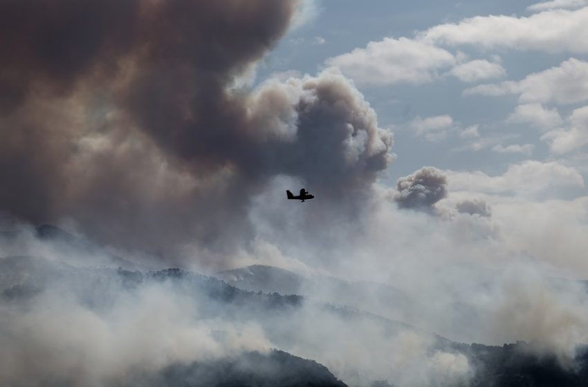  ΚΙΝΑΛ για την πυρκαγιά στην Κορινθία: Άβουλοι και μοιραίοι περιμένουν να σβήσει