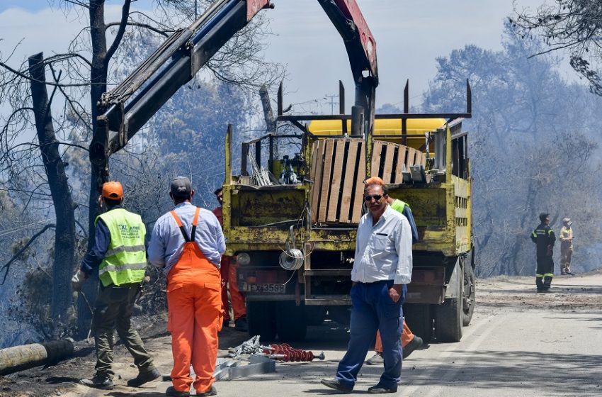  Πυρκαγιά στον Σχίνο-Που έχει διακοπεί η κυκλοφορία