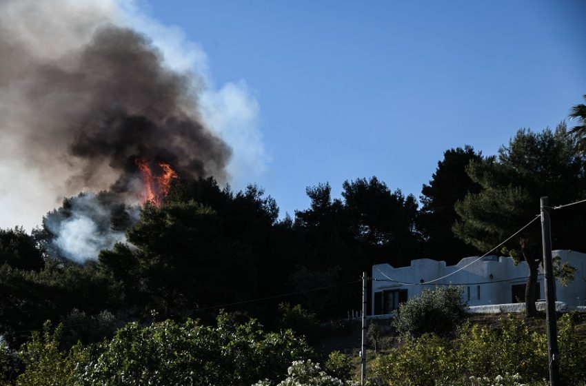  Υπό μερικό έλεγχο η πυρκαγιά στην Κερατέα