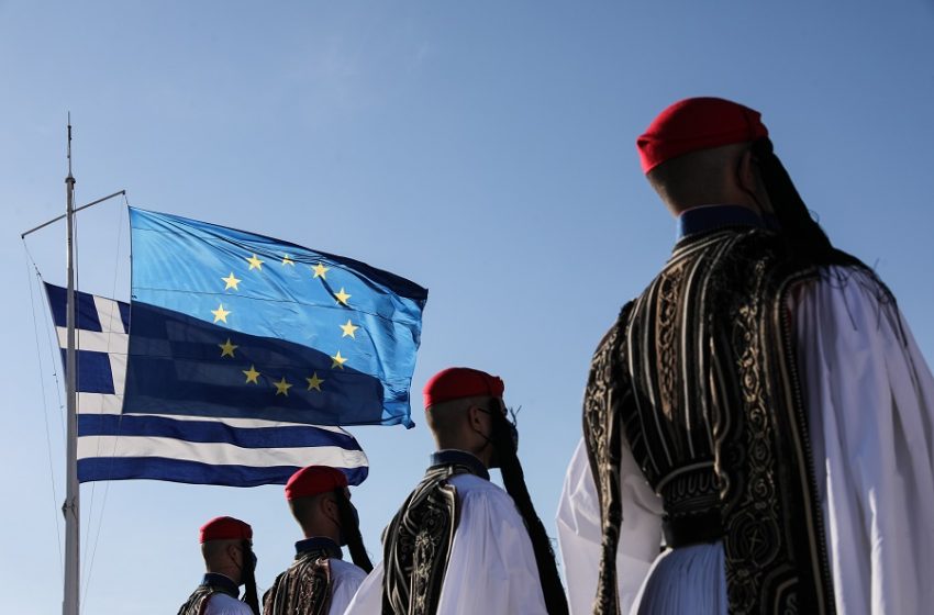  Ημέρα της Ευρώπης: Έπαρση της ελληνικής και της ευρωπαϊκής σημαίας στην Ακρόπολη