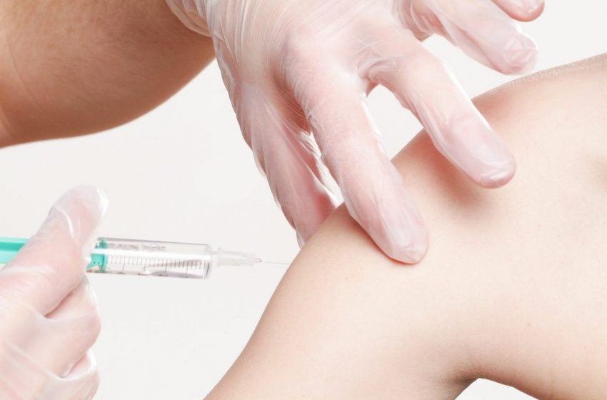  ΠΟΥ: Τα εμβόλια είναι αποτελεσματικά απέναντι σε όλα τα παραλλαγμένα στελέχη του ιού