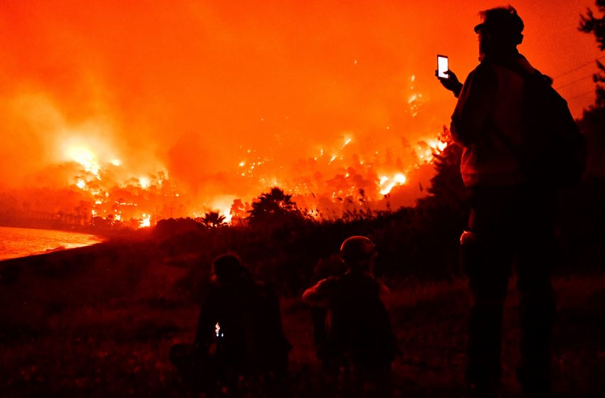  Κριτική στα κανάλια για τον τρόπο κάλυψης της καταστροφικής φωτιάς στα Γεράνεια