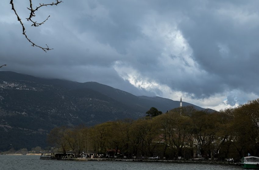  Παρασκευή με πτώση θερμοκρασίας και βροχές, Σαββατοκύριακο καλοκαίρι και 30αρια