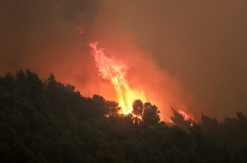  Νέα εστία φωτιάς στο Λουτράκι Κορινθίας