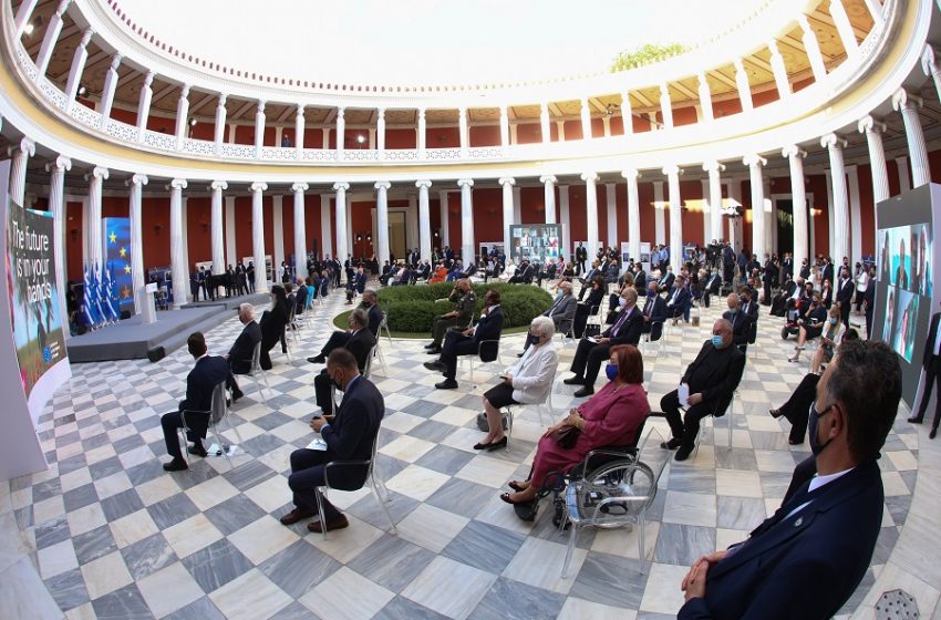  Αυτή είναι η φωτογραφία του Τσίπρα που κόπηκε στην έκθεση του Ζαππείου για τα 40 χρόνια της Ελλάδας στην ΕΕ (εικόνα)