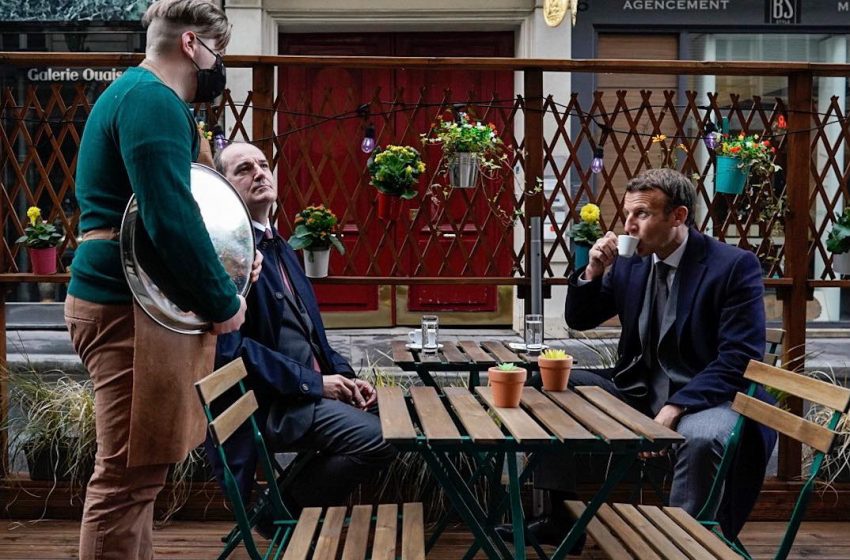  Οι Γάλλοι τρολάρουν τον Μακρόν που πίνει καφέ και μιλά για το τέλος της πανδημίας- Δείτε το βίντεο