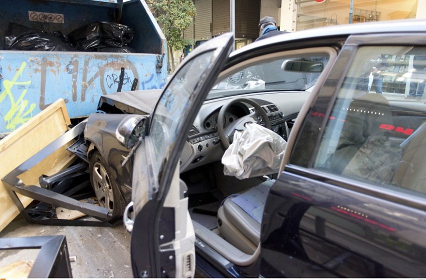  Σοβαρό τροχαίο στην Κηφισίας με τραυματίες – Ανασύρθηκε γυναίκα χωρίς τις αισθήσεις της