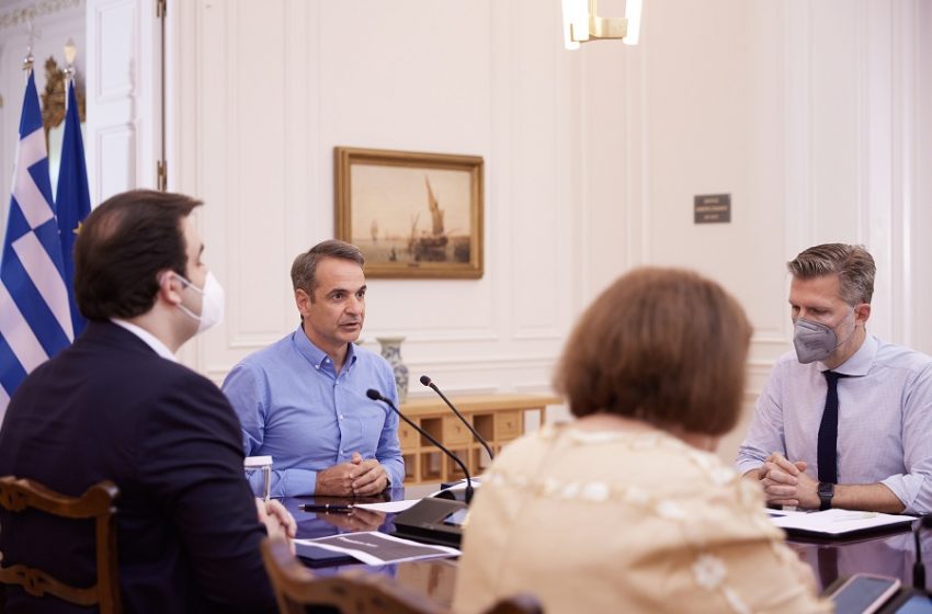  Πυρ ομαδόν από την αντιπολίτευση για το Freedom Pass