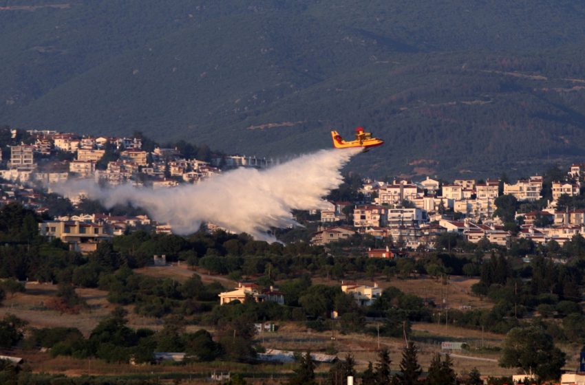  Πάτρα: Ξεκίνησαν να επιχειρούν τα εναέρια μέσα – Στη μάχη με τις φλόγες 118 πυροσβέστες