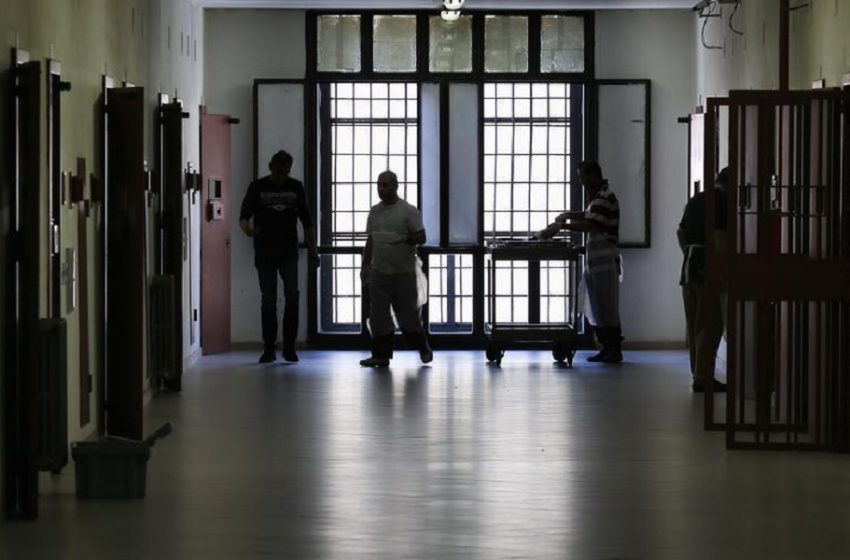  Ιταλία: Άγριος ξυλοδαρμός κρατουμένων – Βίντεο ντοκουμέντο