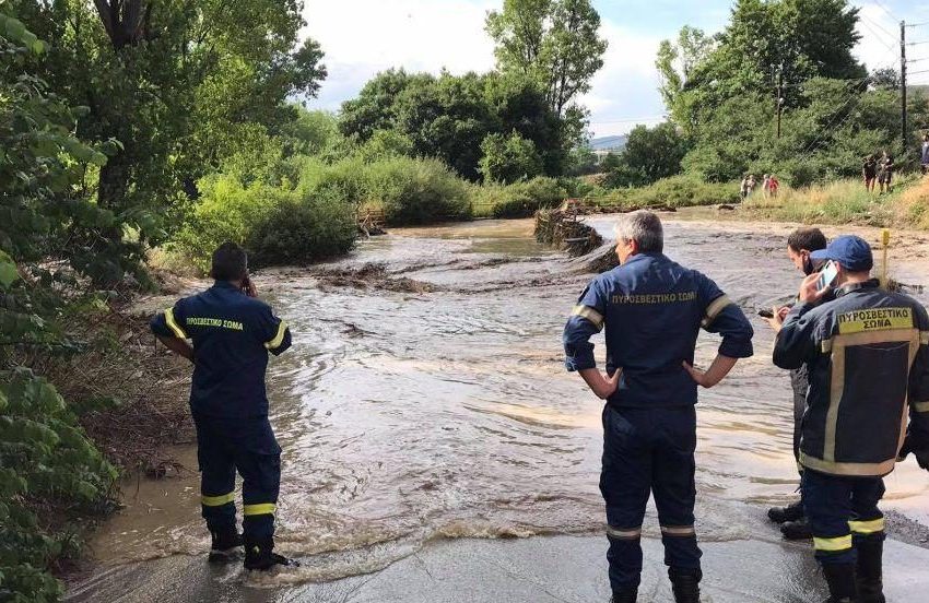  Έρευνες για αγνοούμενο που παρασύρθηκε από τα ορμητικά νερά στη Θεσσαλονίκη