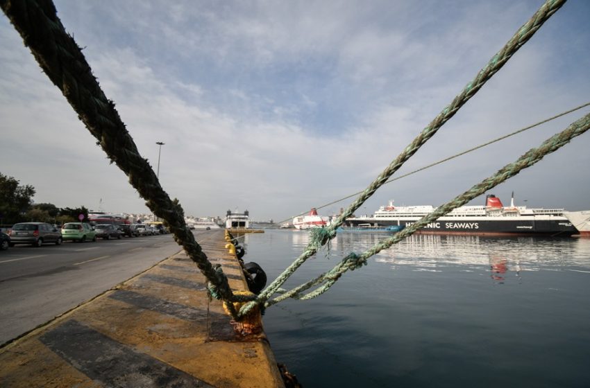  Αυτοκίνητο έπεσε στο λιμάνι του Πειραιά – Ανασύρθηκε νεκρός ο οδηγός