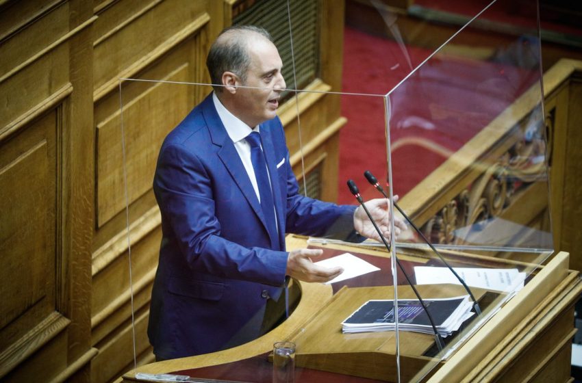  Βελόπουλος: Η κυβέρνηση προωθεί κατάργηση του οκταώρου, κατάργηση κυριακάτικης αργίας και απαγόρευση των απεργιών