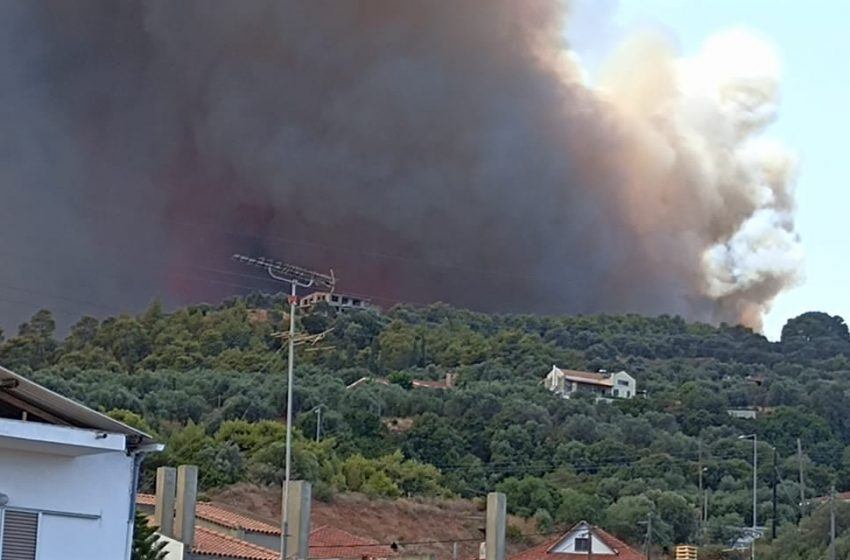  Εκτός ελέγχου η φωτιά στην Αχαΐα – Εκκενώνεται και ο Λόγγος – Ενεργοποιήθηκε το 112