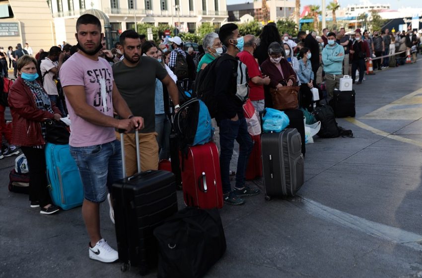  Μόνο με αρνητικό τεστ ή εμβόλιο οι μετακινήσεις για τα νησιά από 5 Ιουλίου