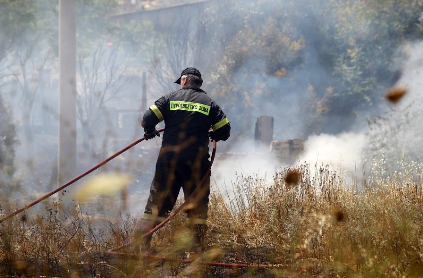  Πυρκαγιά: Εκκενώνεται, για προληπτικούς λόγους, ο οικισμός της Λευκίμης