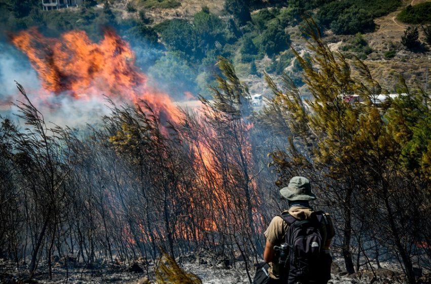  Η πυρκαγιά στον Bαρνάβα με το drone της Πυροσβεστικής (vid)