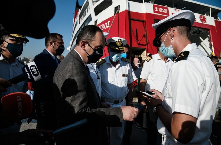  Στο λιμάνι του Πειραιά ο Πλακιωτάκης: Να τηρούμε τα υγειονομικά πρωτόκολλα