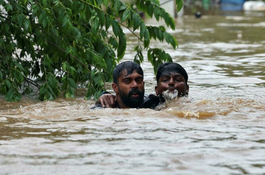  Ινδία: Τουλάχιστον 112 νεκροί από τις πλημμύρες και κατολισθήσεις
