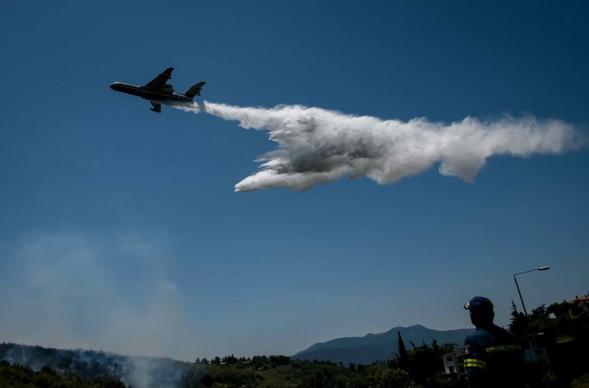  Το θηριώδες Beriev-200 έκανε ρίψεις νερού στο Βαρνάβα και “έπιασε” βροχή σε ολόκληρη την περιοχή (vid)