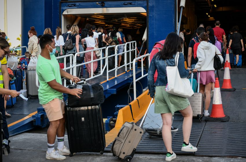  ”Οι εκδρομείς του Ιουλίου”: Το 90% αγγίζει η πληρότητα των πλοίων – Τουλάχιστον 21.547 επιβάτες αναχώρησαν από το λιμάνι του Πειραιά