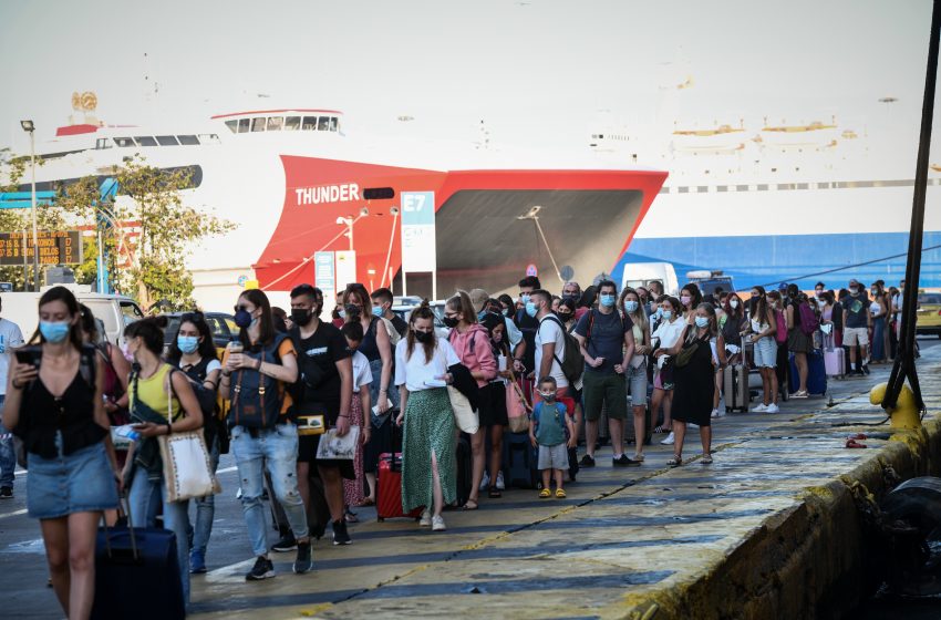  Αυξήσεις στα εισιτήρια της ακτοπλοϊας- Οι νέες τιμές- φωτιά από Πειραιά και Ραφήνα για τα νησιά- Λιγότερα δρομολόγια