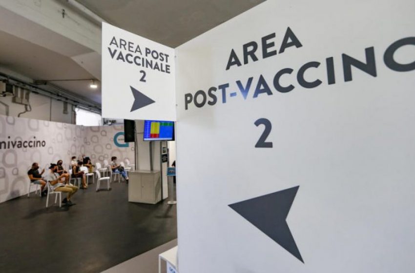  Ιταλία: Αρχισε η χορήγηση της τρίτης δόσης εμβολίου σε πολίτες 40-60 ετών