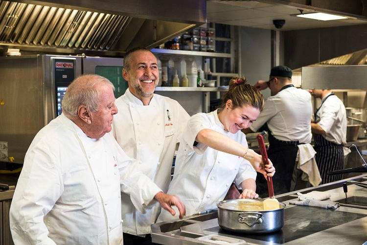  Ο διάσημος σεφ Michel Roux Jr. και το εμβληματικό “Le Gavroche” προσαρμόζονται στην πανδημία και το Brexit