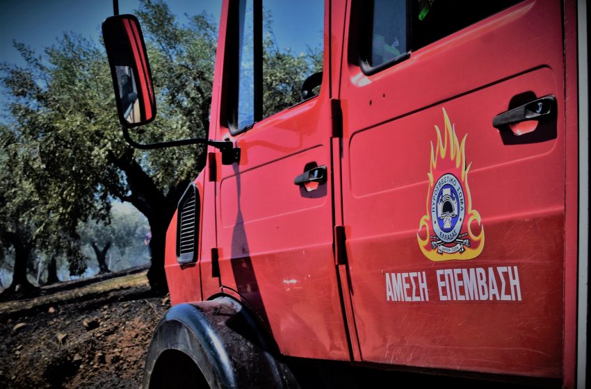  Υπό μερικό έλεγχο η πυρκαγιά στην Ελευσίνα