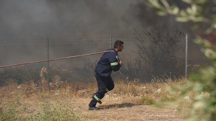  Χρυσοχοΐδης για τη μεγάλη φωτιά στην Αχαΐα: Δύσκολο να ελεγχθεί, εξελίχθηκε πολύ γρήγορα