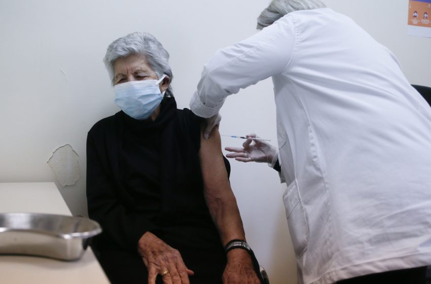  Ισραήλ: Στα σκαριά ενισχυτική δόση του εμβολίου της Pfizer στους άνω των 60 ετών
