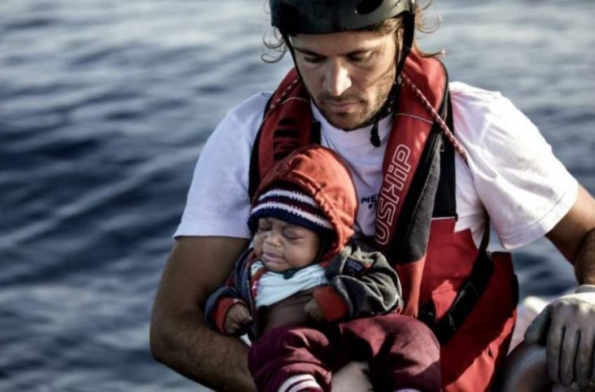 Αποστολόπουλος: “Η αλληλεγγύη δεν ποινικοποιείται” – Απάντηση από τον διασώστη προσφύγων στην στοχοποίησή του