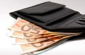  Λάρισα: Φοιτήτριες βρήκαν και παρέδωσαν στην Αστυνομία πορτοφόλι με 8.000 ευρώ