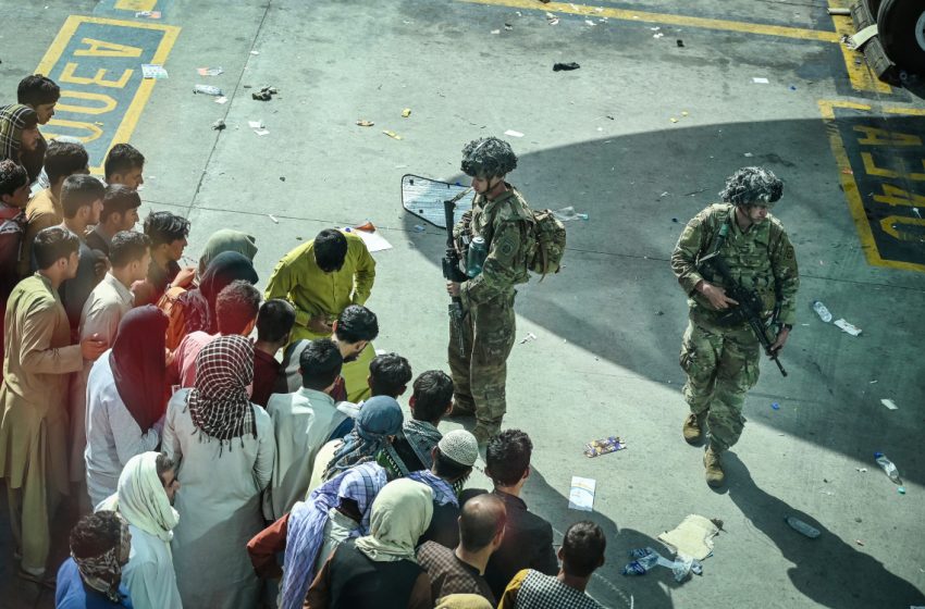  Καμπούλ: Άνοιξε το αεροδρόμιο- Φόβος και οργή- Οι Αμερικανοί περιφρουρούν την αποχώρηση