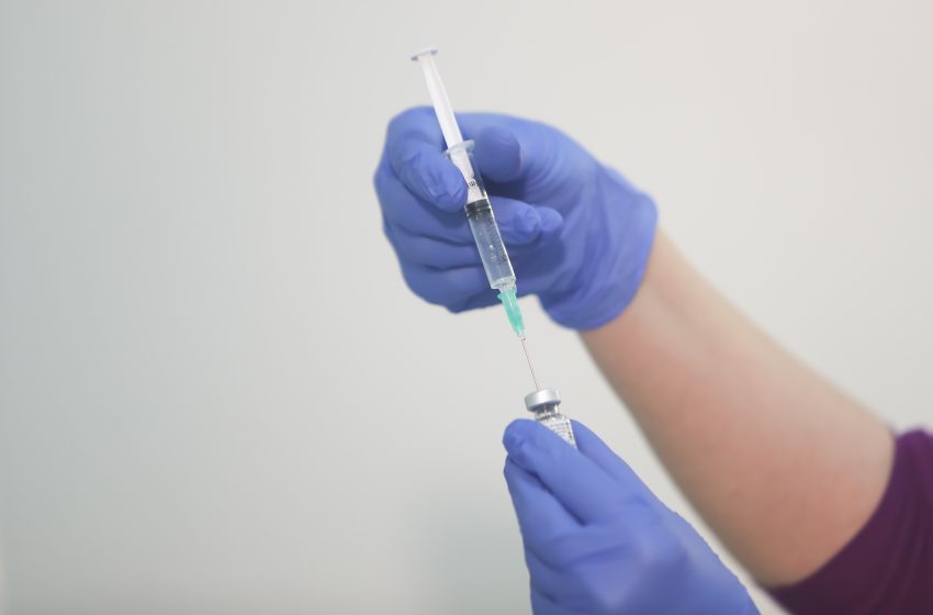  Ισραήλ: Οι αρχές μειώνουν στην ηλικία των 30 ετών το όριο για τη χορήγηση της τρίτης δόσης εμβολίου