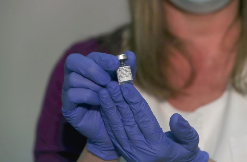  Κοροναϊός: Πλήρης έγκριση στο εμβόλιο της Pfizer από τον FDA