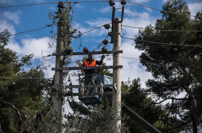  ΔΕΔΔΗΕ: Ποιες περιοχές παραμένουν χωρίς ρεύμα σε Εύβοια και Πελοπόννησο