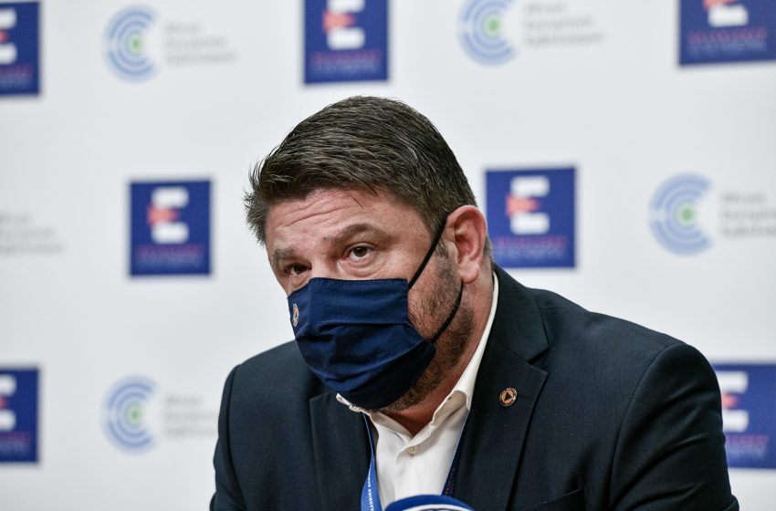  LIVE Η ενημέρωση Χαρδαλιά για τις πυρκαγιές