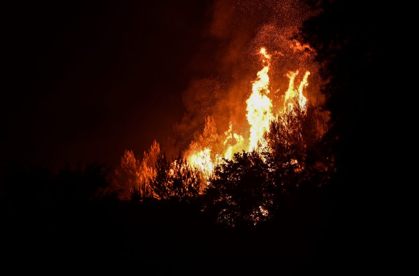  Φωτιά στη Ρόδο: Εκκενώνεται το χωριό Μαριτσά