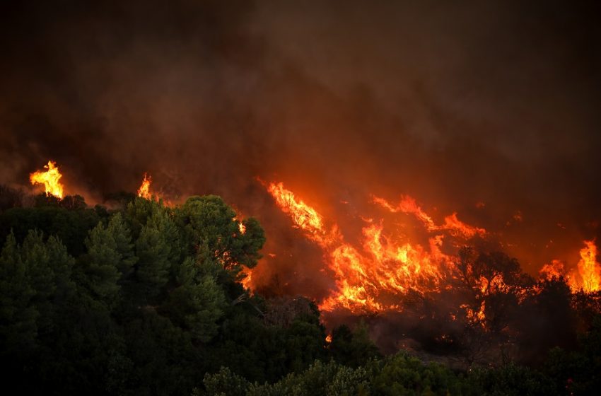  Μάχη με τις φλόγες σε Εύβοια, Μάνη, Μεσσηνία, Κω και Καλάβρυτα