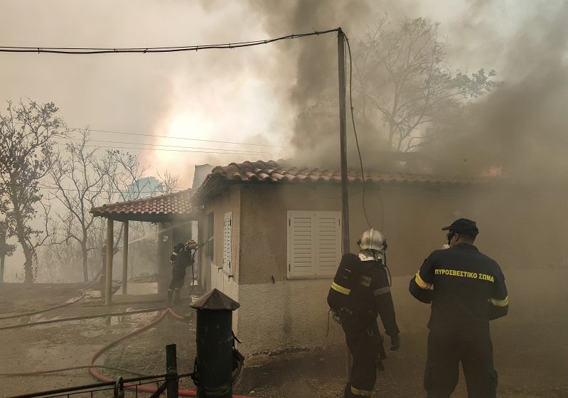  Φωτιά στη Φωκίδα: Στα 6χλμ. το μέτωπο στα χωριά που εκκενώθηκαν