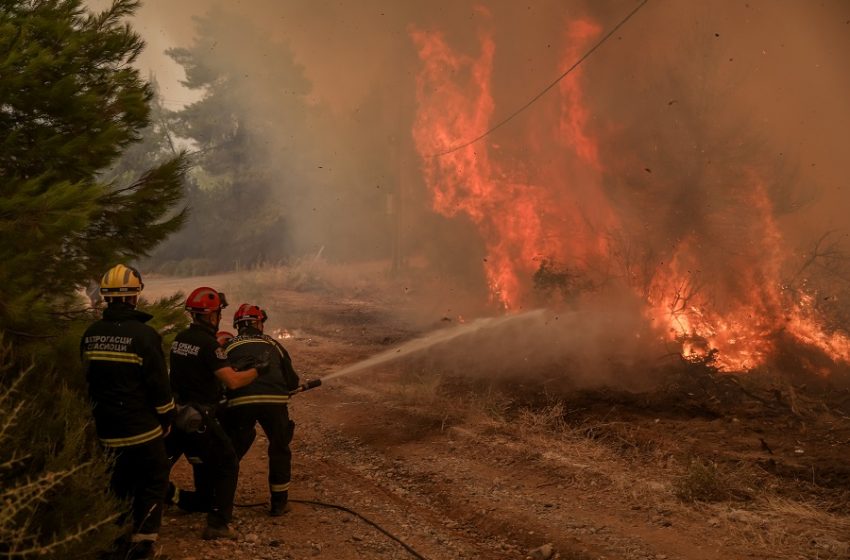  Φωτιά στην Αρκαδία: Εκκενώνονται 12 χωριά