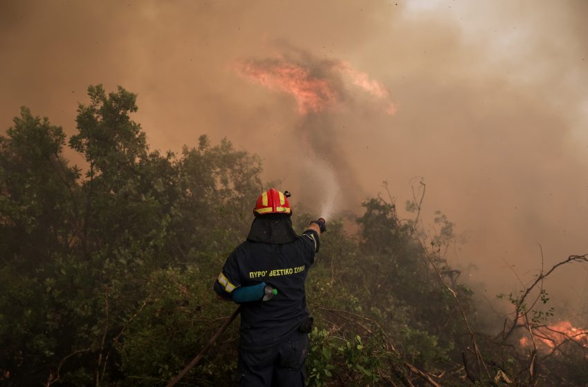  Επικοινωνία Μητσοτάκη με τους δημάρχους Ιστιαίας και Μαντουδίου